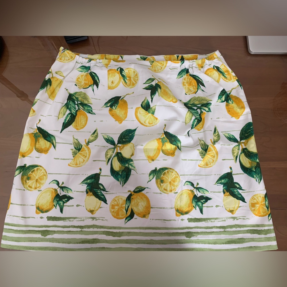New with tags! Talbots White Pencil Skirt with Yellow Lemon & Green Leaf Print